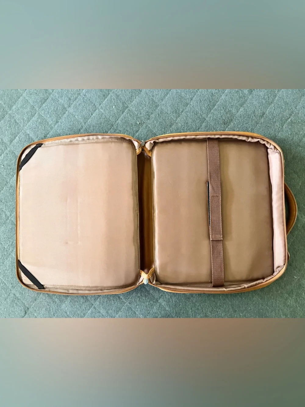 CLAVA Tan Leather Large Laptop Briefcase